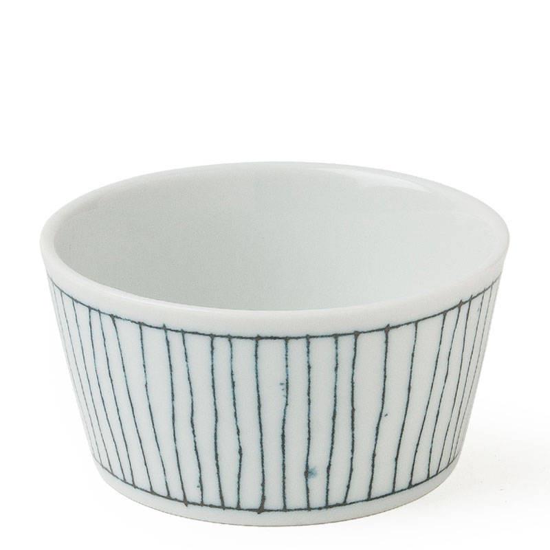 Blue and white ceramic bowl set of 4 made in Japan available at Miya!