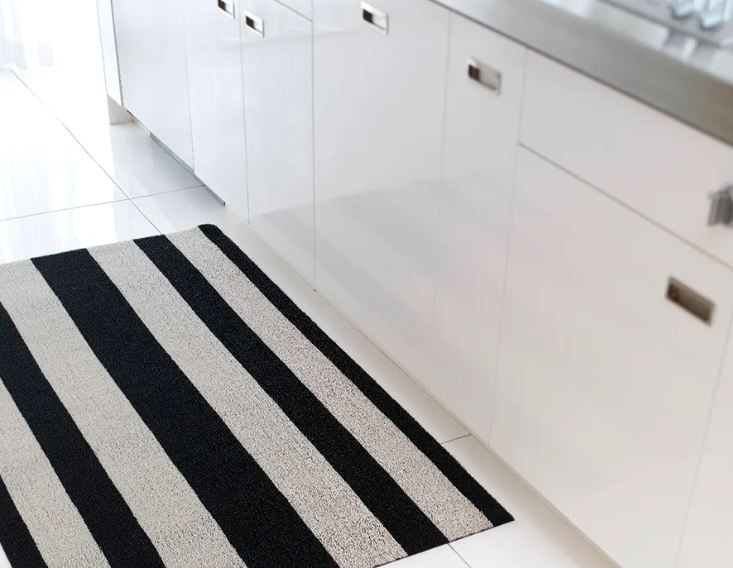 Chilewich, Bold Stripe Indoor/Outdoor Shag Big Mats, Black/White (36” x 60”)- Placewares